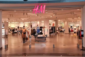 H&M image