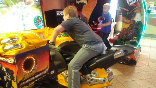 Movie Theater «Cobb Theatres Hollywood 16 & IMAX», reviews and photos, 4250 Old Greensboro Rd, Tuscaloosa, AL 35405, USA