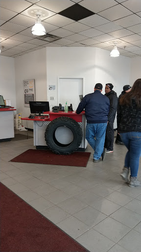 Tire Shop «Discount Tire Store - Center Line, MI», reviews and photos, 26805 Van Dyke, Center Line, MI 48015, USA