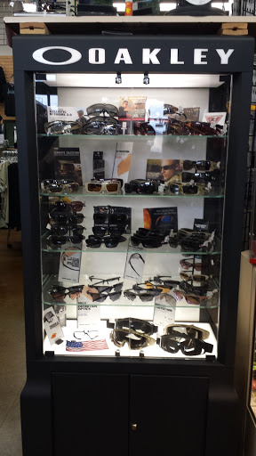 Work Clothes Store «Picky Picky Picky Stores», reviews and photos, 600 E St, Eureka, CA 95501, USA