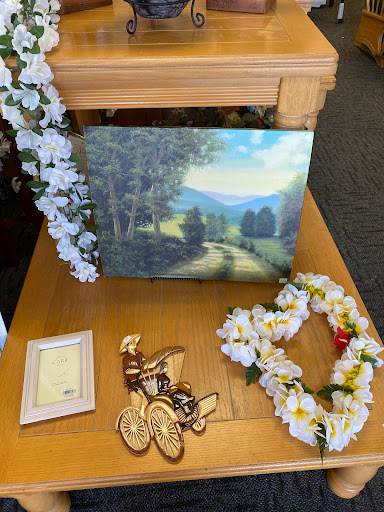 Thrift Store «Alpine Attic Thrift Shop», reviews and photos, 2115 Pacific Coast Hwy, Lomita, CA 90717, USA