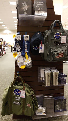 Book Store «Barnes & Noble», reviews and photos, 102 Commons Dr, Geneva, IL 60134, USA
