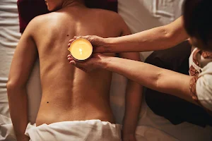Crystal Massage ― Υπηρεσίες Μασάζ Κατ' οίκον image