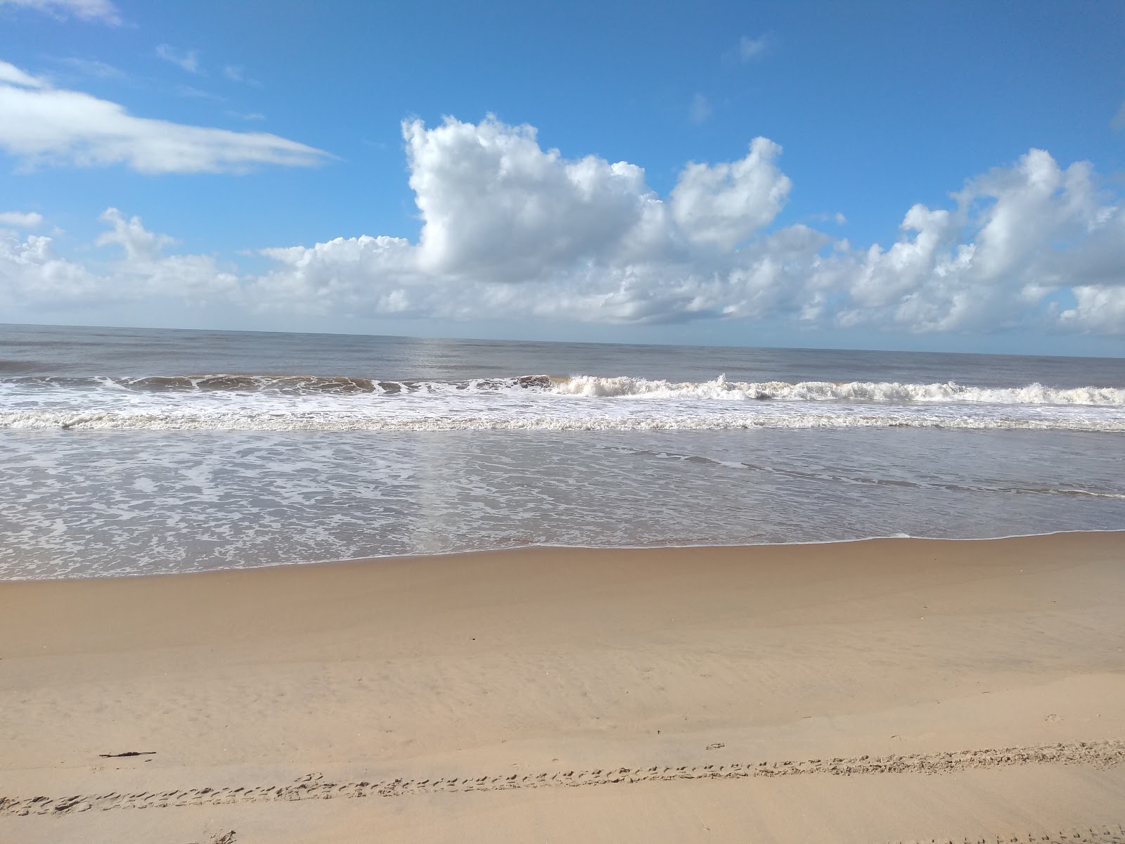 Foto av Atafona stranden med lång rak strand