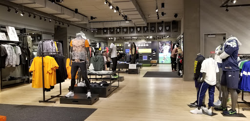 Sporting Goods Store «Nike Seattle», reviews and photos, 1500 6th Ave, Seattle, WA 98101, USA