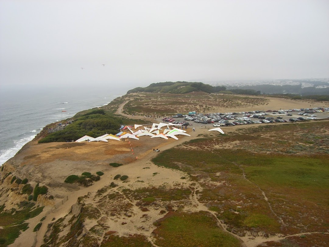 The Fellow Feathers of Fort Funston Hang Gliding Club