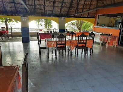Lloyd,s Restaurant - Av. Yucatán, 77900 Calderitas, Q.R., Mexico