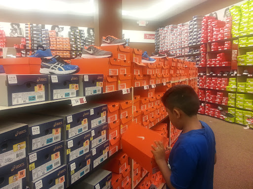 Shoe Store «Famous Footwear», reviews and photos, 1515 US-22 #42, Watchung, NJ 07069, USA