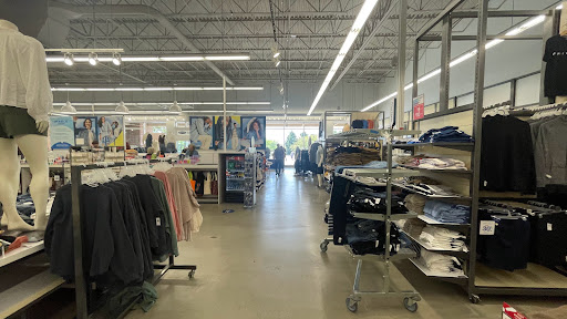 Clothing Store «Old Navy», reviews and photos, 4300 Towne Center Dr, Louisville, KY 40241, USA