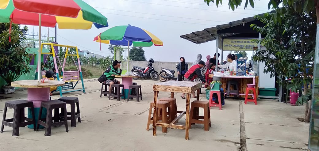 Gambar Rest Area Saung Kayu