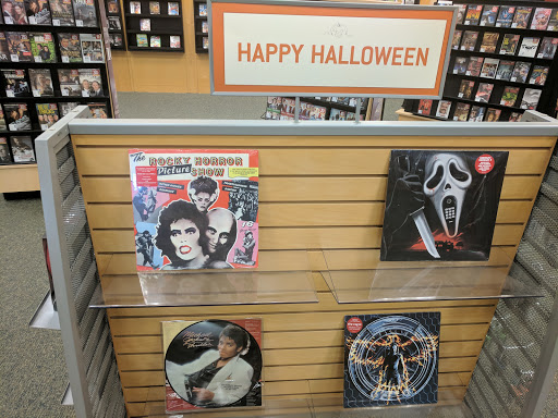 Shopping Mall «Gateway Shopping Center», reviews and photos, 221 E Swedesford Rd, Wayne, PA 19087, USA