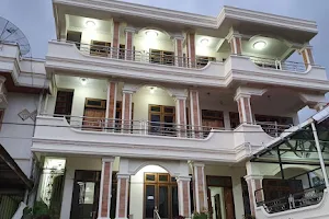 D'sharia Guest House image