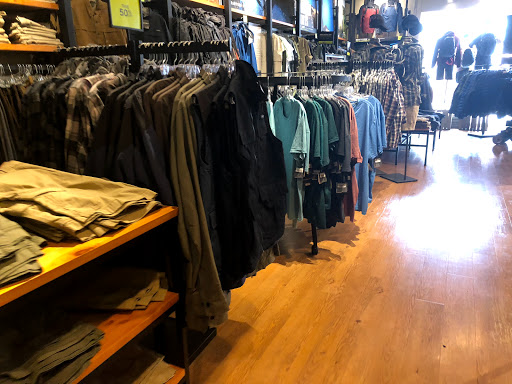 Clothing Store «Eddie Bauer Outlet», reviews and photos, 18501 Outlet Blvd #300, Chesterfield, MO 63005, USA