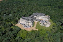 Extérieur du Restaurant Château Hôtel Mont Royal Chantilly à La Chapelle-en-Serval - n°9