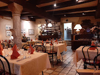 Atmosphère du Restaurant Le Petit Rolin à Autun - n°14