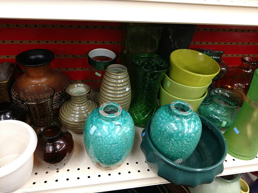 Thrift Store «The Salvation Army Family Store & Donation Center», reviews and photos, 605 S Opdyke Rd, Auburn Hills, MI 48326, USA