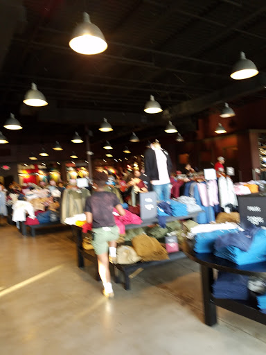 Clothing Store «Hollister Co. Outlet», reviews and photos, 4015 S Interstate Hwy 35, San Marcos, TX 78666, USA