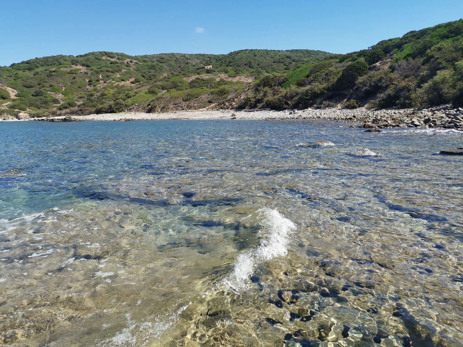 Foto de Spiaggia di Sassi di Robinson - lugar popular entre os apreciadores de relaxamento