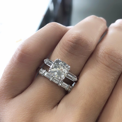 Jewelry Store «Jean Pierre Jewelers», reviews and photos, 21400 Ventura Blvd, Woodland Hills, CA 91364, USA