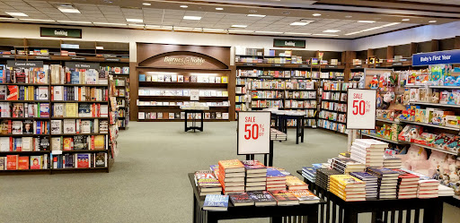 Book Store «Barnes & Noble Booksellers Maple Grove», reviews and photos, 8040 Wedgewood Ln N, Maple Grove, MN 55369, USA