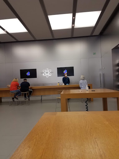 Computer Store «Apple Greenwich Avenue», reviews and photos, 356 Greenwich Ave, Greenwich, CT 06830, USA