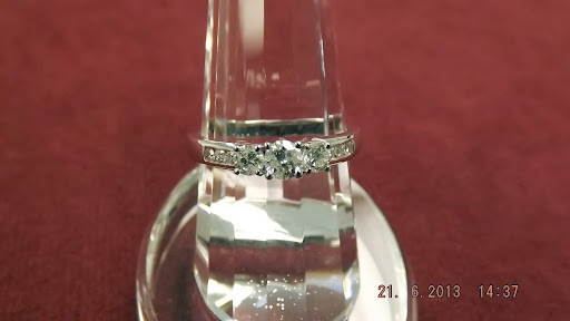 Jewelry Store «Jewelry, Gems & Design Co.», reviews and photos, 9542 W 147th St, Orland Park, IL 60462, USA