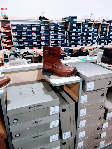 Shoe Store «DSW Designer Shoe Warehouse», reviews and photos, 3889 Medina Rd, Akron, OH 44333, USA