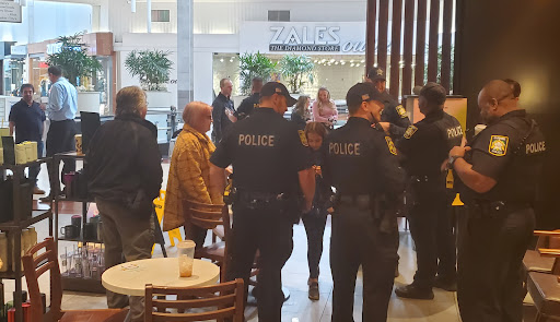 Jewelry Store «Zales - The Diamond Store», reviews and photos, 6170 Grand Ave #691, Gurnee, IL 60031, USA