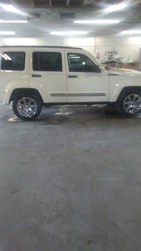 Auto Body Shop «Service King Collision Repair of Downtown Nashville», reviews and photos, 200 Main St, Nashville, TN 37213, USA