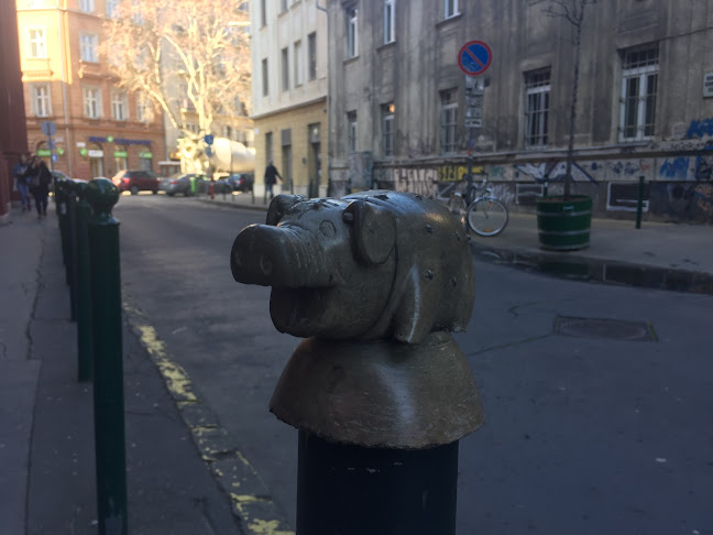Értékelések erről a helyről: Pig Mini-Statue, Budapest - Kertészkedő