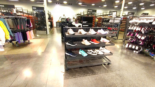 Clothing Store «Nike Factory Store», reviews and photos, 243 Tanger Dr Suite 243, Williamsburg, IA 52361, USA