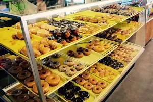 Dee's Deelicous Donuts image