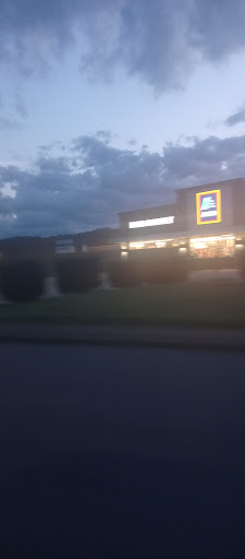 Supermarket «ALDI», reviews and photos, 434 12th St, Dunbar, WV 25064, USA