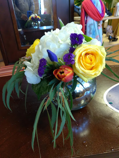 Florist «Plump Chicago Flower Shop», reviews and photos, 411 E Oakwood Blvd, Chicago, IL 60653, USA