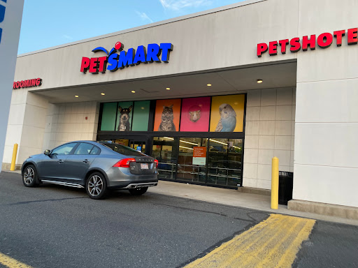 Pet Supply Store «PetSmart», reviews and photos, 160 Alewife Brook Pkwy, Cambridge, MA 02138, USA