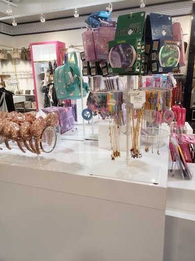 Fashion Accessories Store «Charming Charlie», reviews and photos, 4431 W 119th St, Leawood, KS 66209, USA