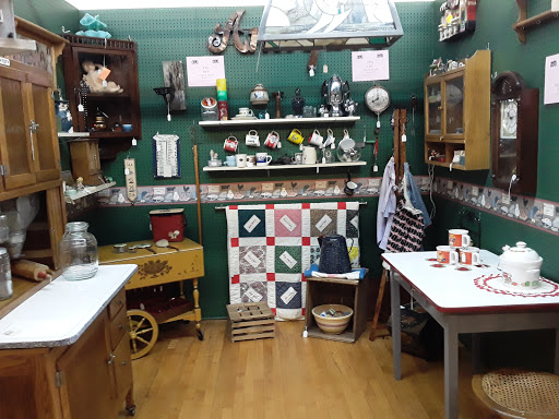 Antique Store «National Road Antique Mall», reviews and photos, 39 W Main St, Cambridge City, IN 47327, USA