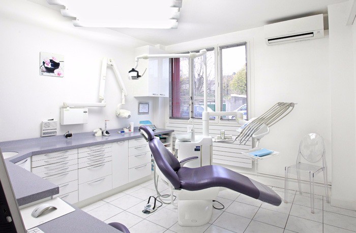 Dentiste Dr DESHERAUD | Prothèse dentaire | Orthodontie invisible Invisalign | Facettes à Massy