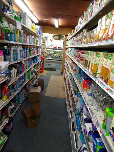 Grocery Store «Manzanita Market: The Little Apple», reviews and photos, 193 Laneda Ave, Manzanita, OR 97130, USA