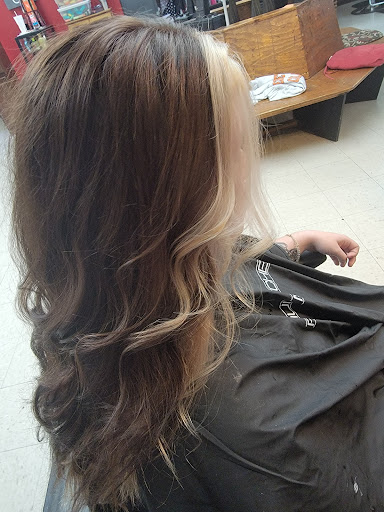 Beauty Salon «Top Notch Salon», reviews and photos, 92 Bluebird Ct, Lawrenceburg, KY 40342, USA