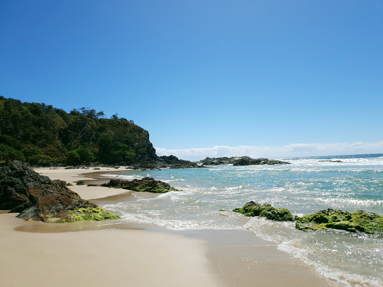 Photo de Whites Beach - endroit populaire parmi les connaisseurs de la détente