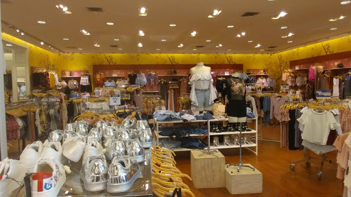 Shopping Mall «The Shoppes at Chino Hills», reviews and photos, 13920 City Center Dr, Chino Hills, CA 91709, USA