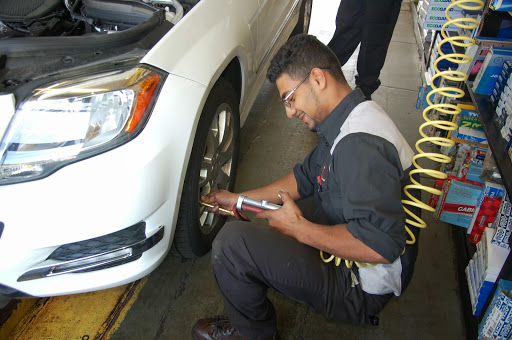 Auto Repair Shop «Quality Lubrication Oil Change and Auto Center», reviews and photos, 3450 E Walton Blvd, Auburn Hills, MI 48326, USA