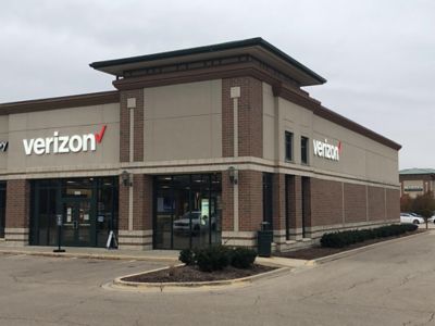 Cell Phone Store «Verizon», reviews and photos, 596 Randall Rd, South Elgin, IL 60177, USA