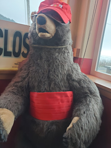 Family Restaurant «Yachats Underground Pub & Grub», reviews and photos, 125 Ocean View Dr, Yachats, OR 97498, USA