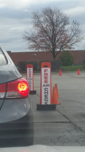 Tire Shop «Discount Tire Store - Naperville, IL», reviews and photos, 535 Fort Hill Dr, Naperville, IL 60540, USA