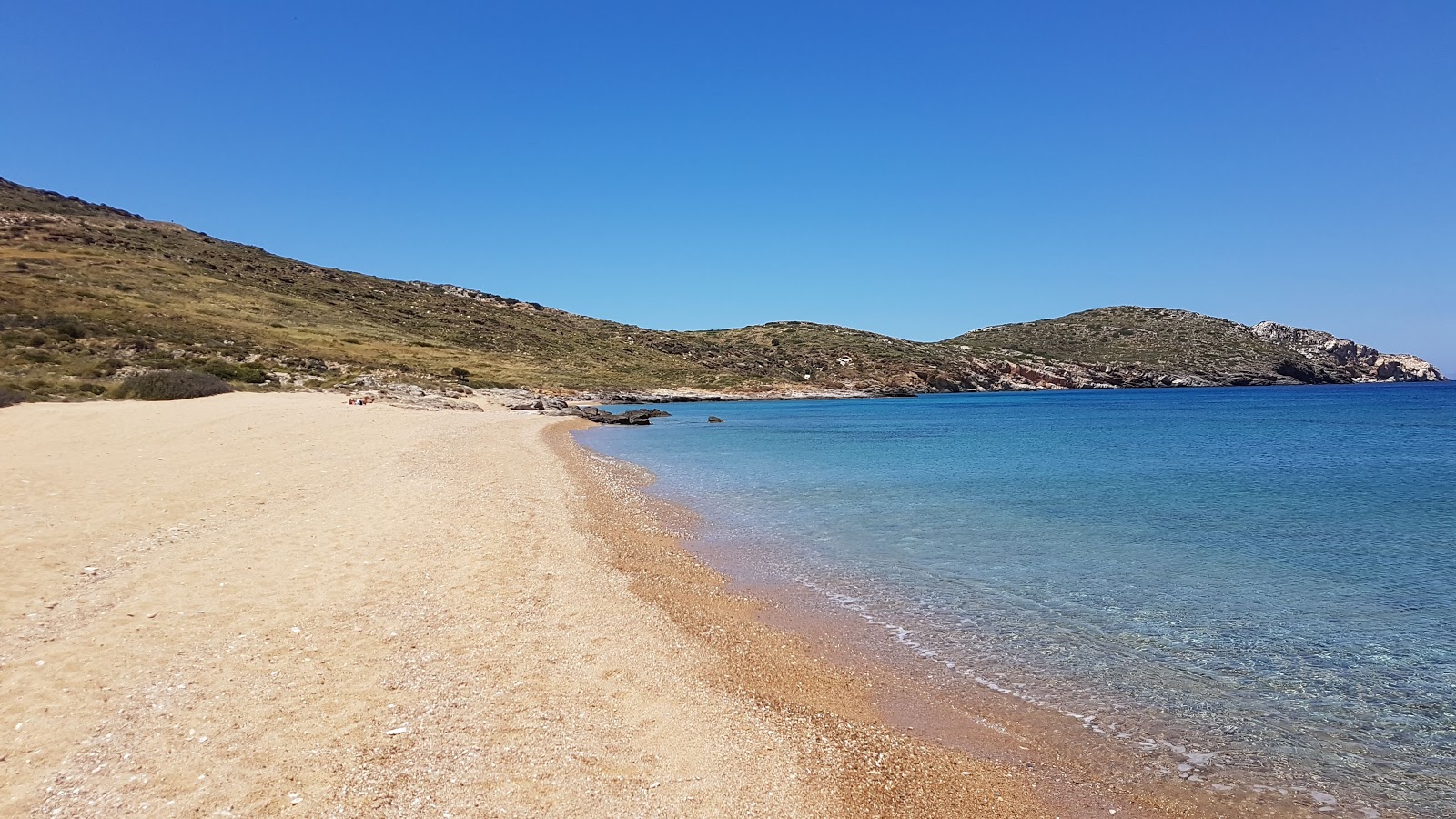 Foto van Paralia Psathi met zand met kiezelstenen oppervlakte