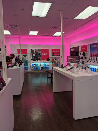 Cell Phone Store «T-Mobile», reviews and photos, 2431 US-1, North Brunswick Township, NJ 08902, USA