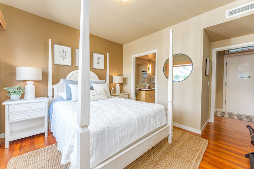 Vacation Home Rental Agency «Windermere Vacation Rentals Lake Chelan», reviews and photos, 115 E Woodin Ave, Chelan, WA 98816, USA