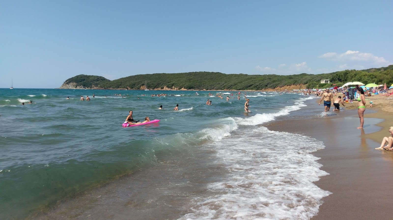 Foto de Praia de Baratti com relativamente limpo nível de limpeza